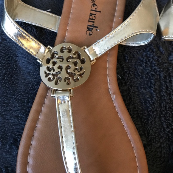 Golden gladiator sandals - Picture 2 of 2