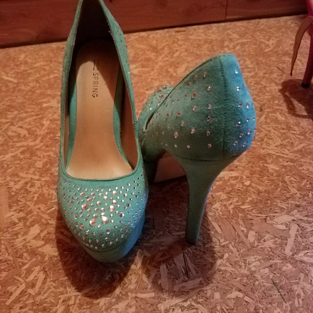 Heel - Picture 2 of 3
