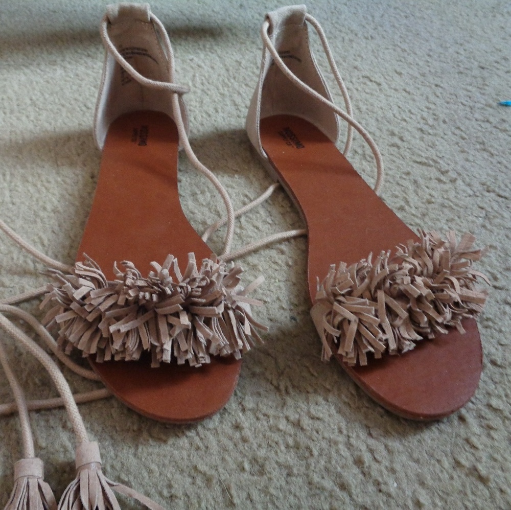 NWOT Fringe sandals