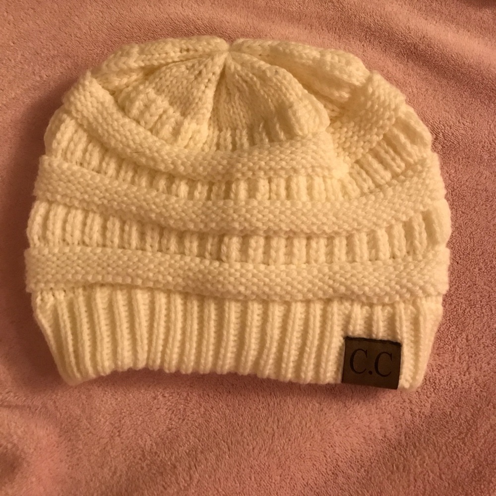 White knit beanie