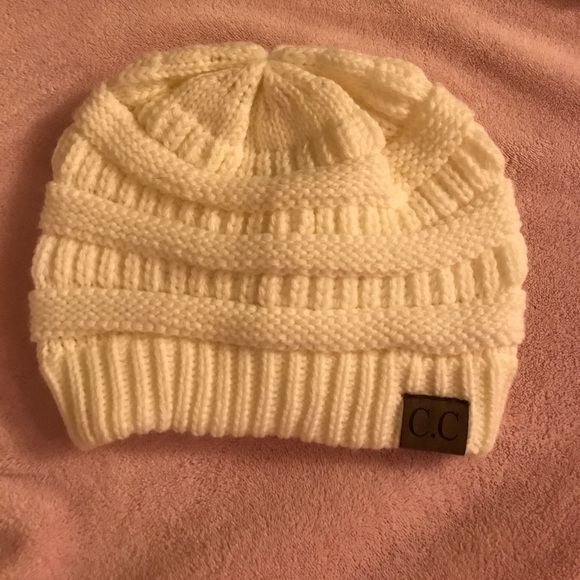White knit beanie - Picture 1 of 2