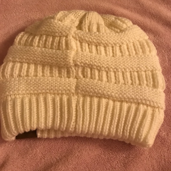 White knit beanie - Picture 2 of 2
