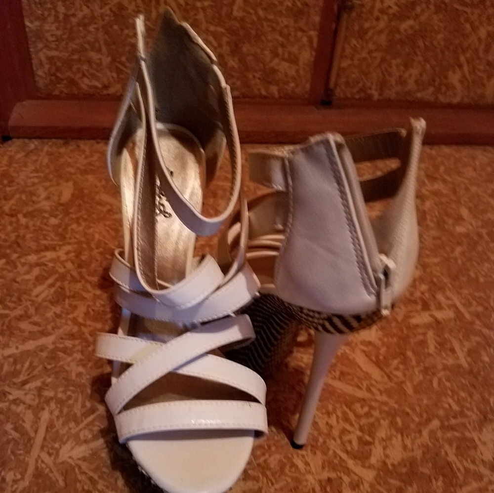 White heel