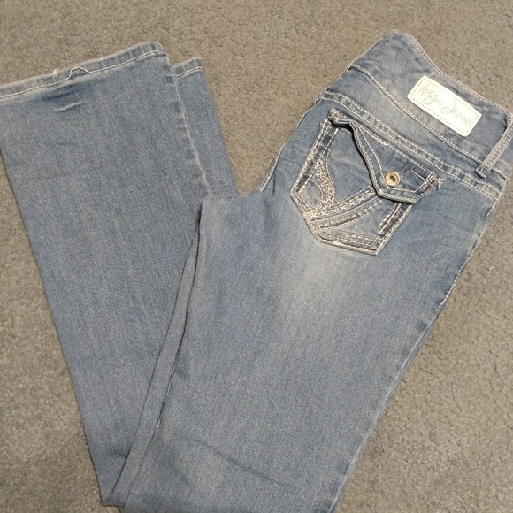 Ariya Jeans - Picture 1 of 3