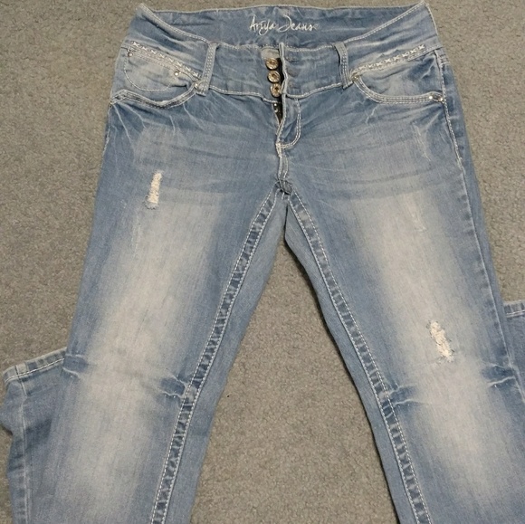 Ariya Jeans - Picture 2 of 3