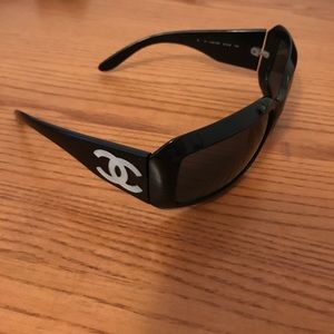 Chanel sunglasses (authentic)
