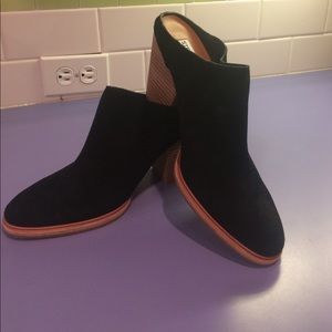 Steve Madden NBW black suede 7.5 M