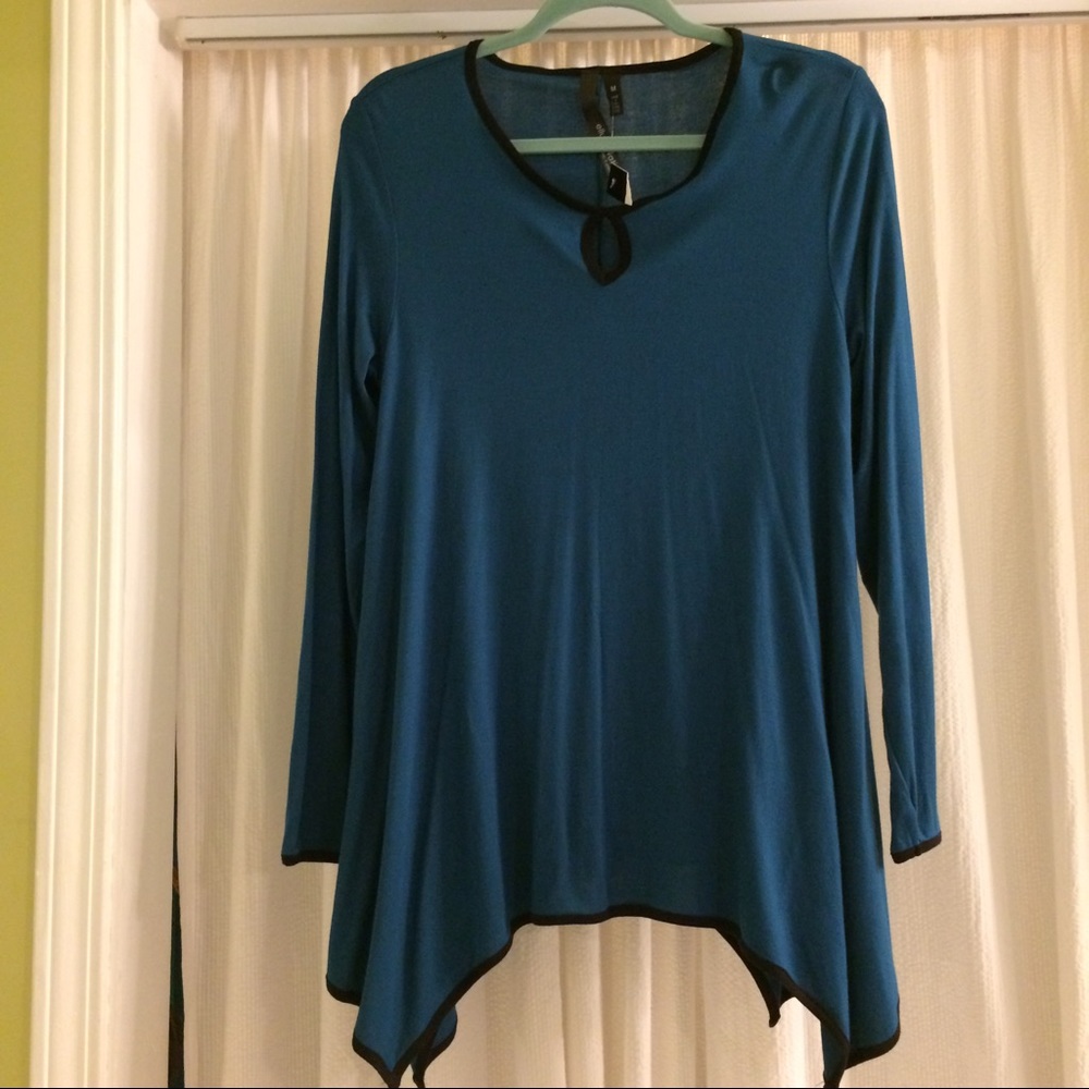 NWT Teal and Black Sharkbite Hem Tunic- M