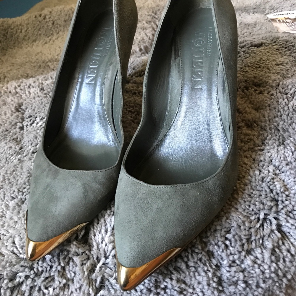 Olive Alexander McQueen Pumps