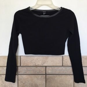 black long sleeve crop top