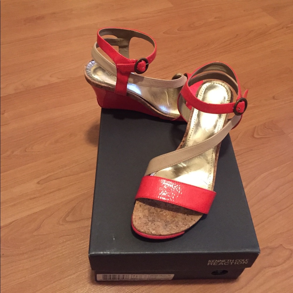 Kenneth Cole Reaction wedge sandals. Sz. 7.5 + free gift 🎁
