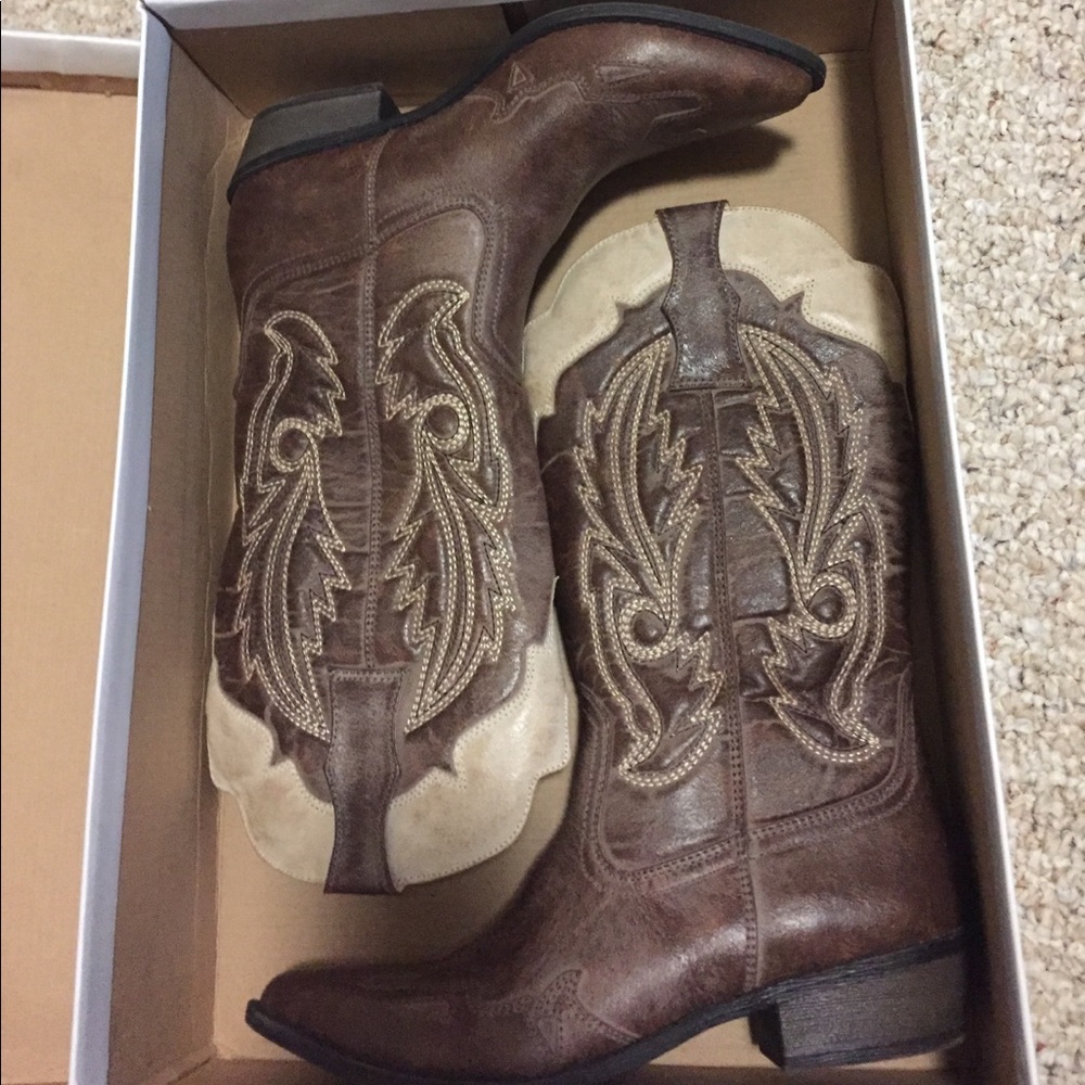 Chocolate/Beige Cowboy Boots