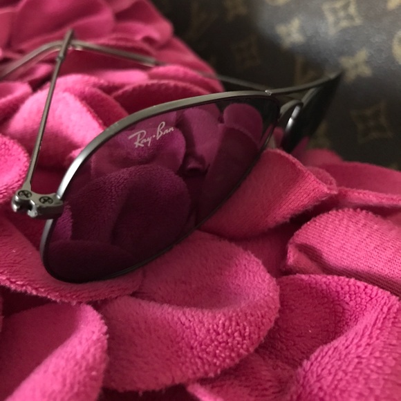 Ray Ban Aviator Silver/Mirrored.(EUC) main image 5