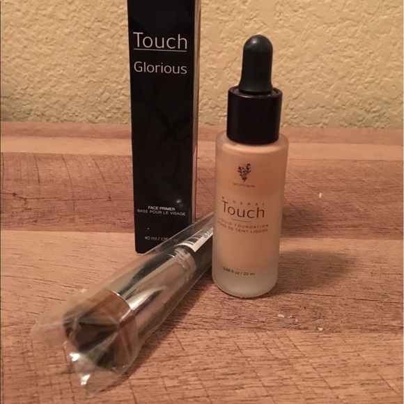 younique Other - Younique Face Primer, Foundation and Brush Set