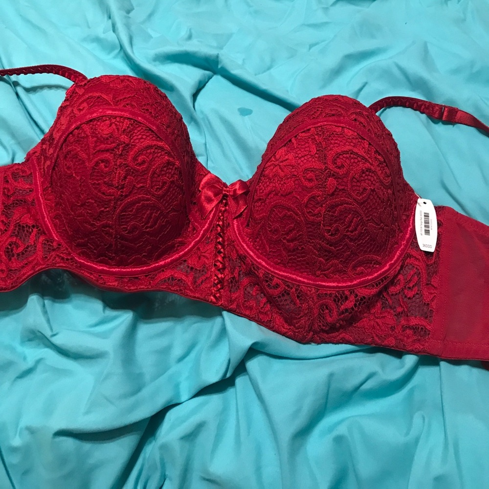 Red lacy bra 36DDD