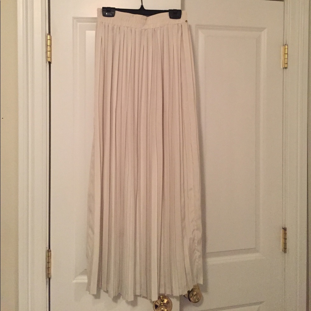 PLEATED MAXI SKIRT