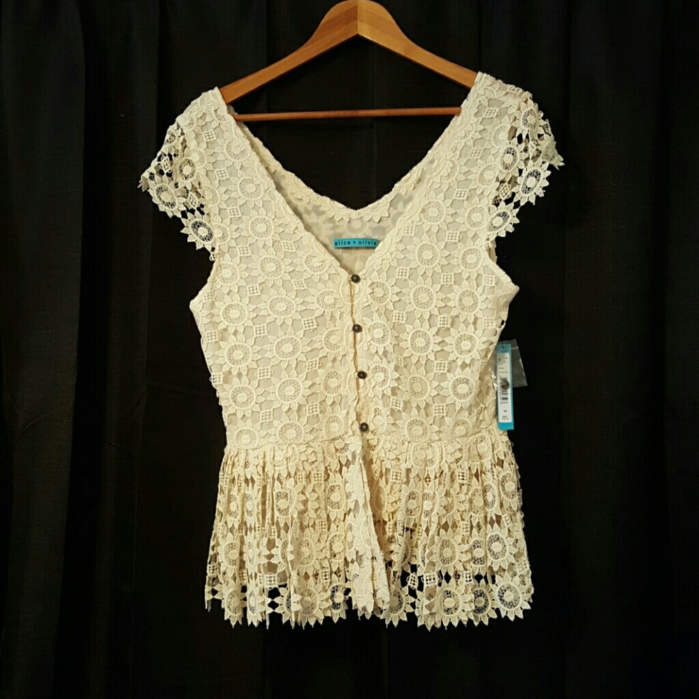 🎉PRICE DROP🎉Alice + Olivia silk lined blouse