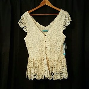 🎉PRICE DROP🎉Alice + Olivia silk lined blouse