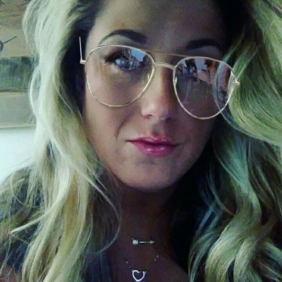 Meet your Posher, Jennifer - Picture 1 of 1