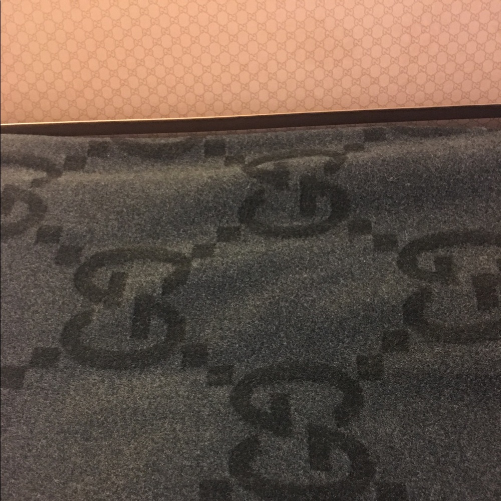 Authentic Gucci Throw/blanket, brand new