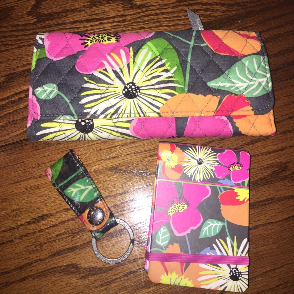 Vera Bradley set. Wallet, key ring, notebook
