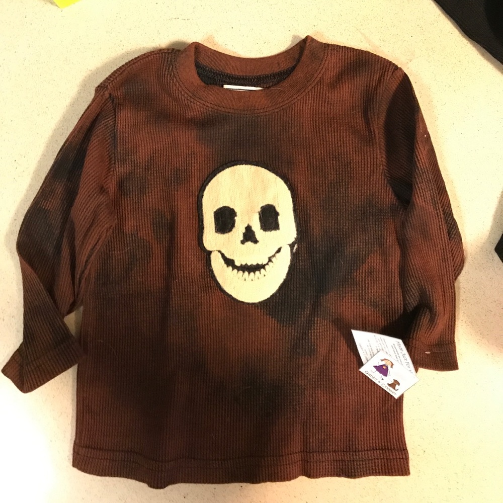 Tie dye thermal with skull appliqué