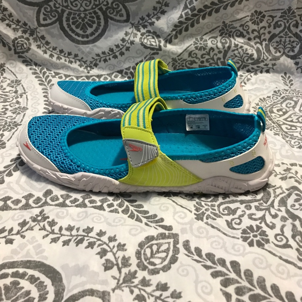 Speed women's water shoes size 9