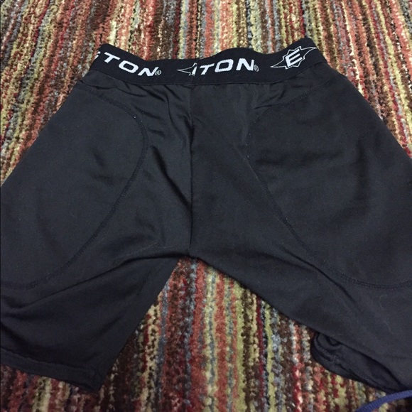Youth large Easton sliding/ spandex shorts - Picture 2 of 4