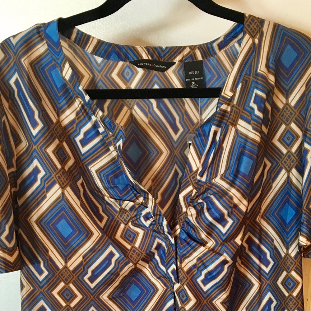 NY&Co Silk Blouse Blue Geometric Pattern XL, NWT.