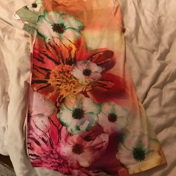 Colorful flower v-neck - Picture 2 of 2
