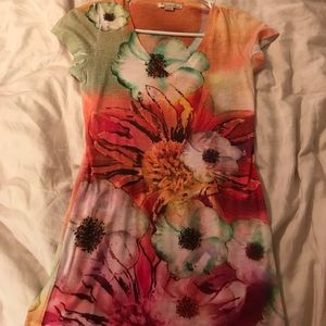 Colorful flower v-neck