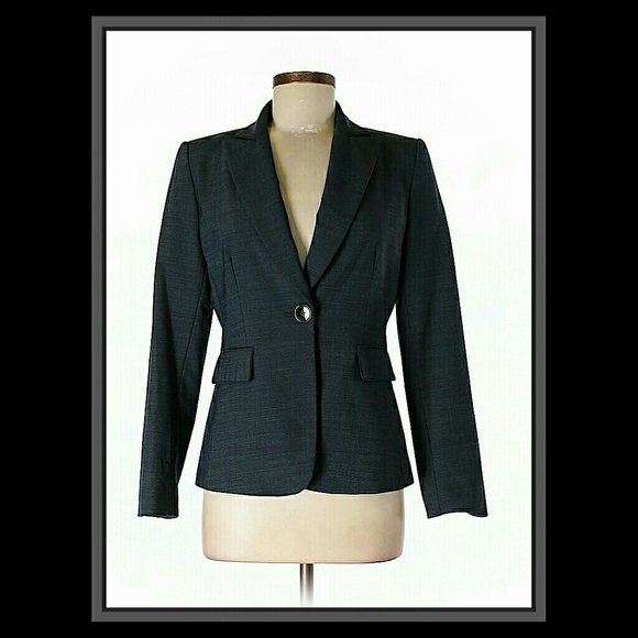 Sophisticated and Stylish Blazer - Picture 1 of 2