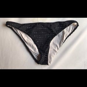 storm mesh acacia