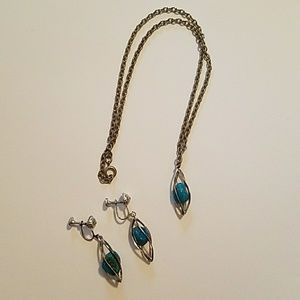 Turquoise necklace and clip on earrings