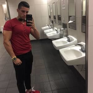 Meet your Posher, Lazaro