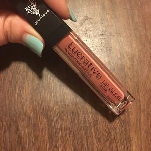 younique lucrative lipgloss