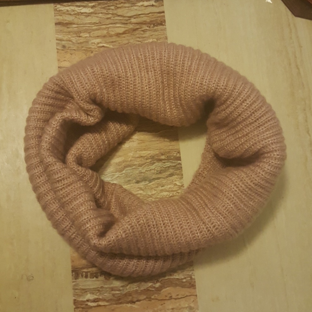 NWOT H&M infinity scarf