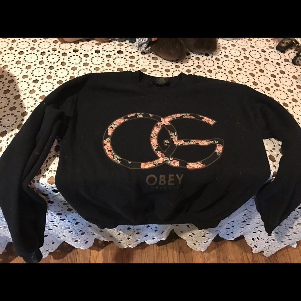 Women's size small OBEY crew neck