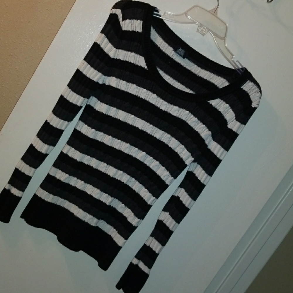 Sweater - Picture 3 of 3