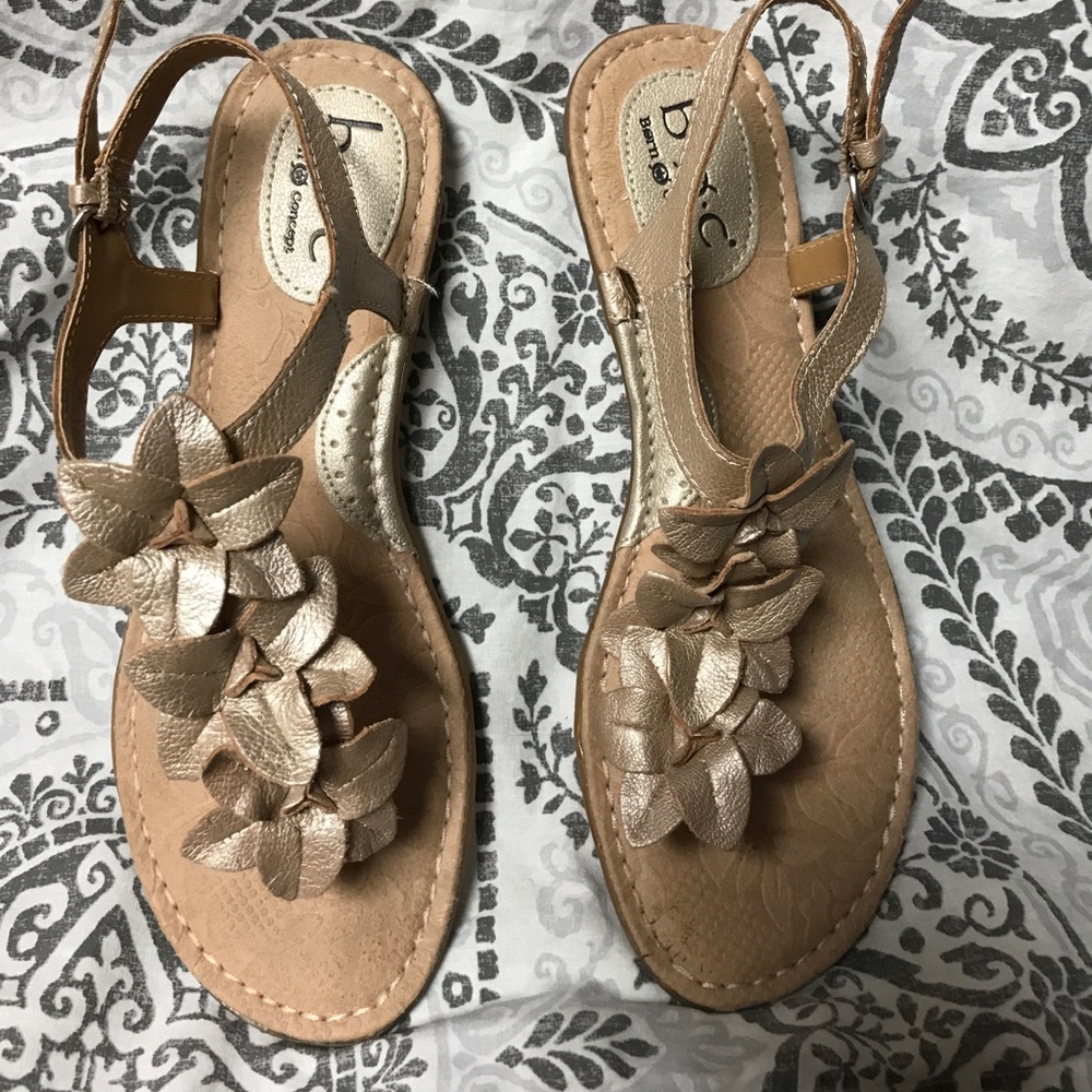 BOC BORN CONCEPT SANDALS SIZE 7