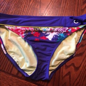 Athleta bikini bottoms. Size Large NWOT