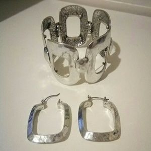 Bracelet and earring set