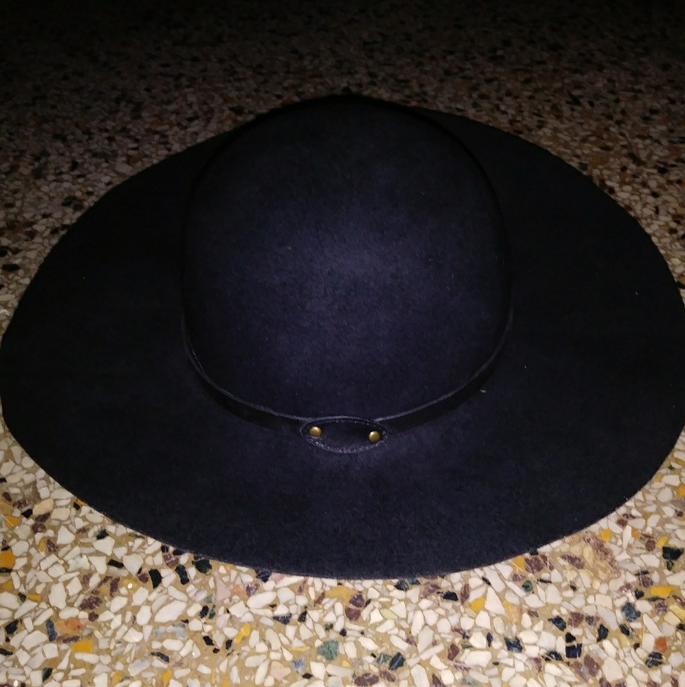 D&Y black hat