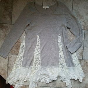 Tunic with lace