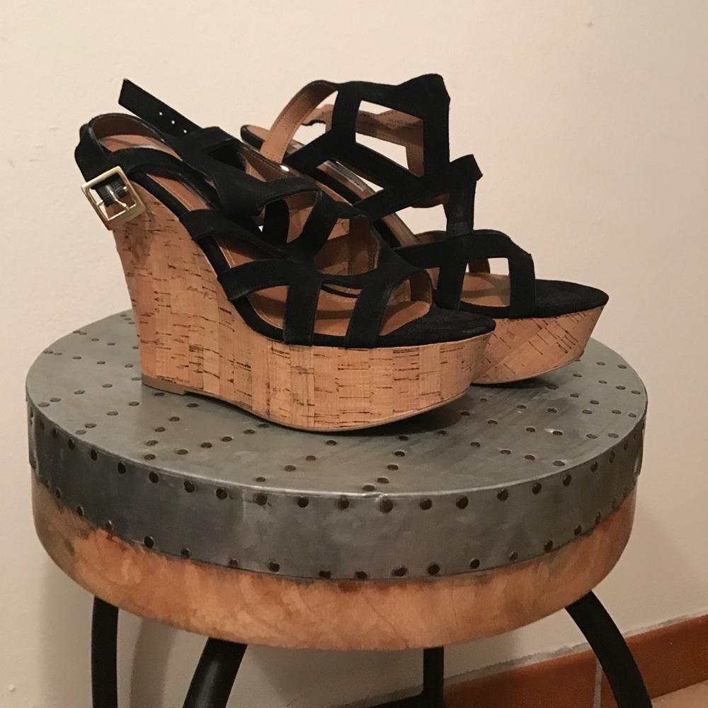 Black wedges