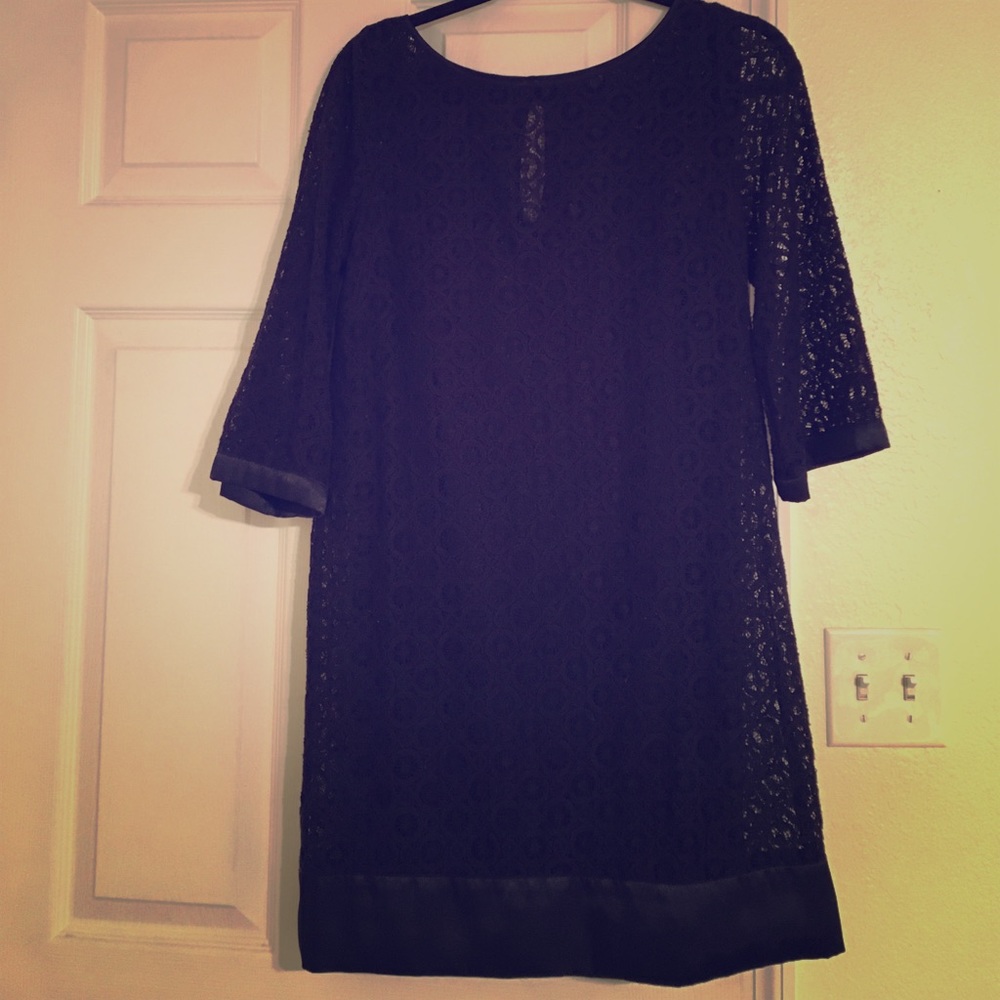 Navy Laundry by Shelli Segal lace shift dress