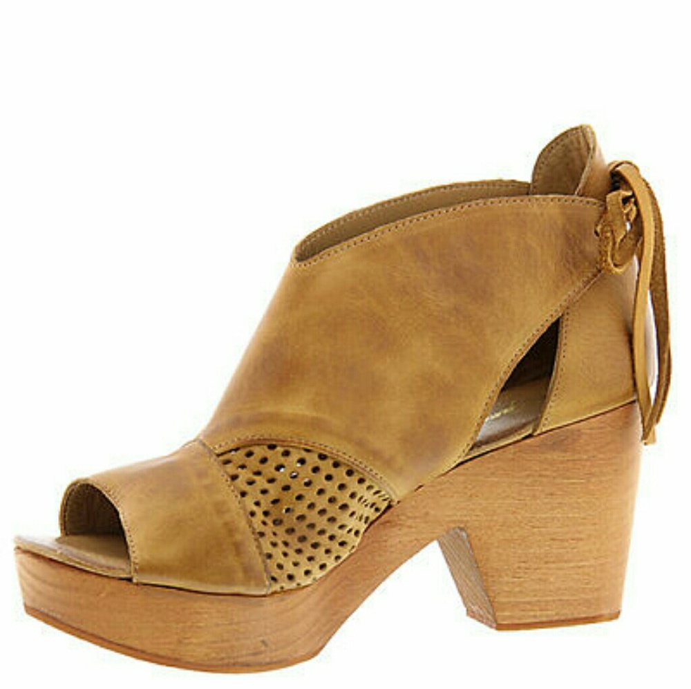 Free People Revolver Clogs Sizes 39 & 40 Taupe NIB - Picture 1 of 7