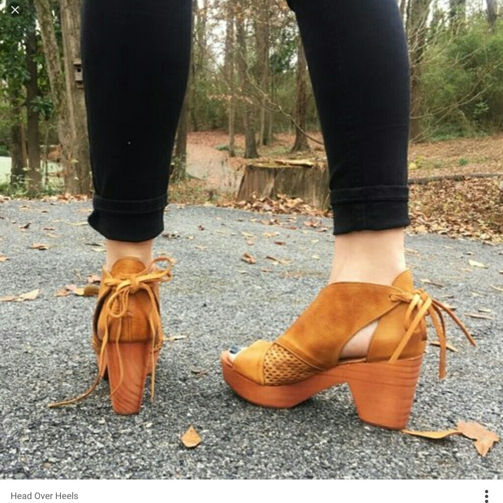 Free People Revolver Clogs Sizes 39 & 40 Taupe NIB - Picture 4 of 7