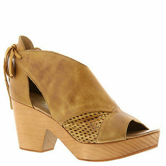 Free People Revolver Clogs Sizes 39 & 40 Taupe NIB - Picture 2 of 7