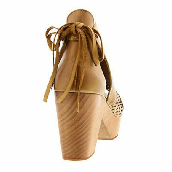 Free People Revolver Clogs Sizes 39 & 40 Taupe NIB - Picture 3 of 7